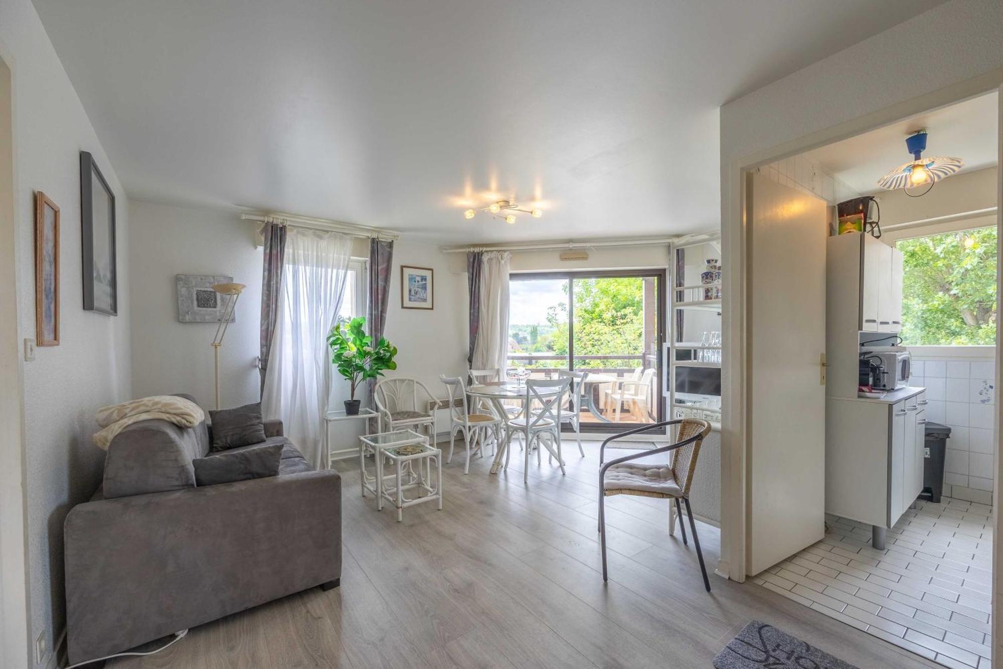 Apartment With Parking And Balcony Near The Beach Довіль Екстер'єр фото