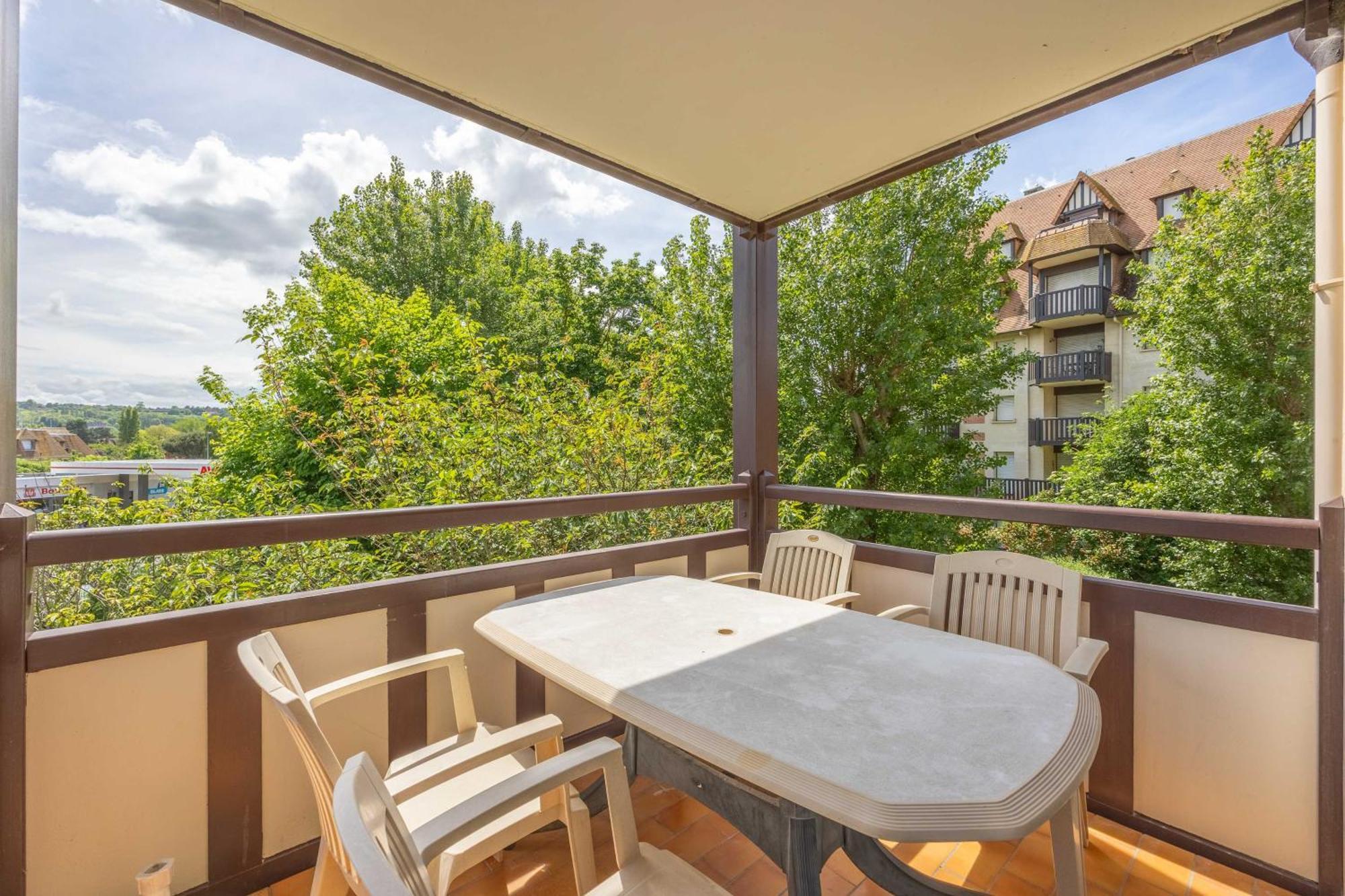 Apartment With Parking And Balcony Near The Beach Довіль Екстер'єр фото